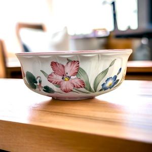 Villeroy & Boch Flora Bella collection porcelain salad serving bowl